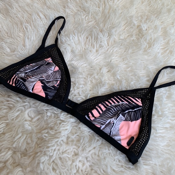 Ripcurl triangle bikini top - Picture 2 of 8